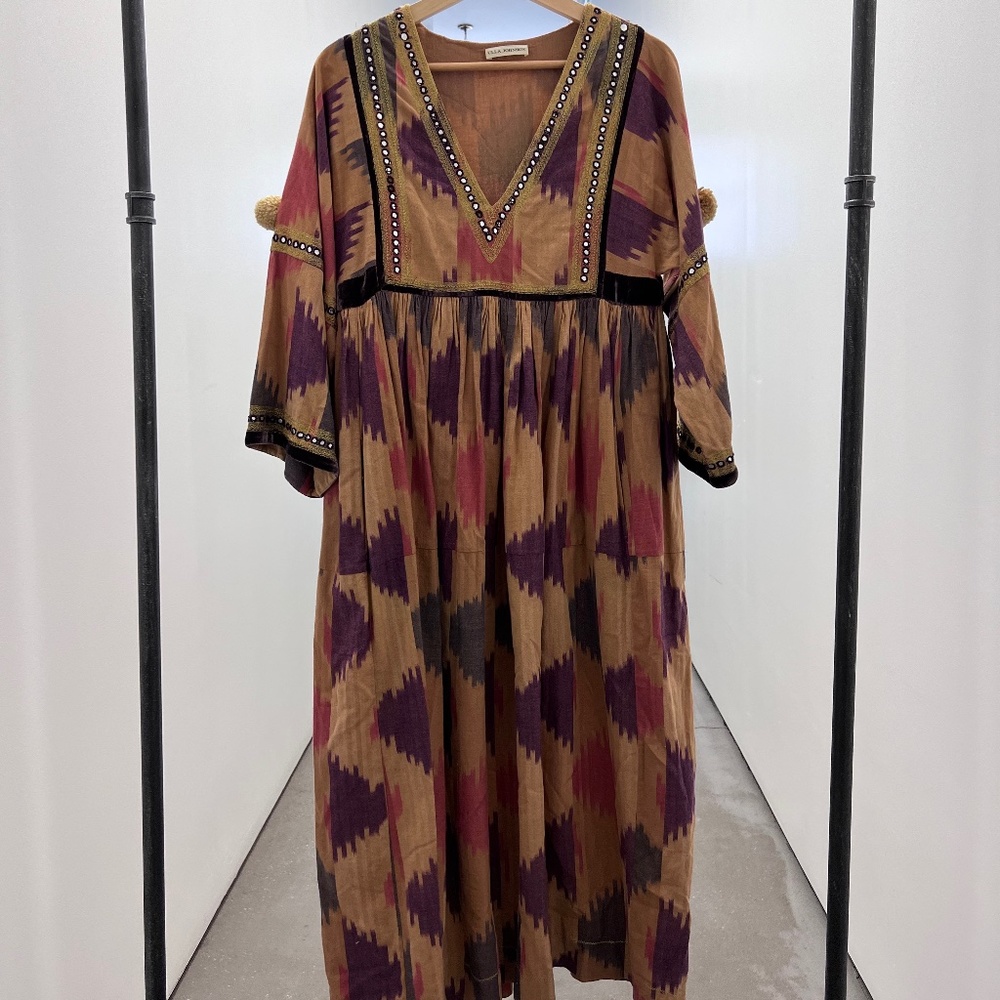 Long dress with details and pompoms